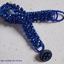 Bracelet Bleu Nuit avec des perles nacr&eacute;es en verre et des facettes